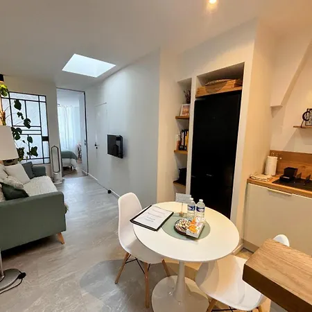 Elegant Urbain Avec Parking : Explorez La A Pied!