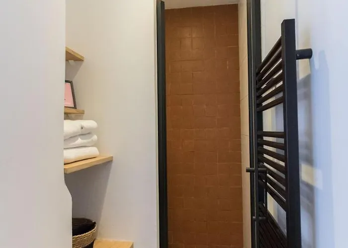 Elegant Urbain Avec Parking : Explorez La A Pied! 아파트